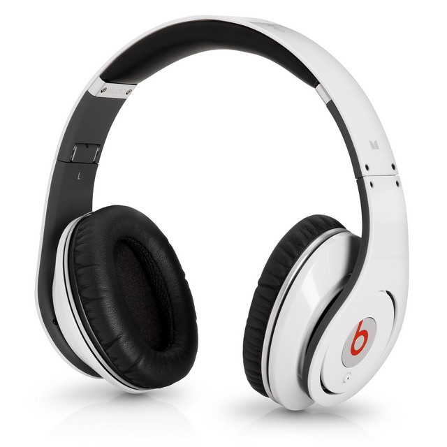 Monster Beats By Dr Dre Studio High Definition Powered Isolatio Headphones White Monster Beats By Dr Dre Studio High Definition Powered Isolatio Headphones White